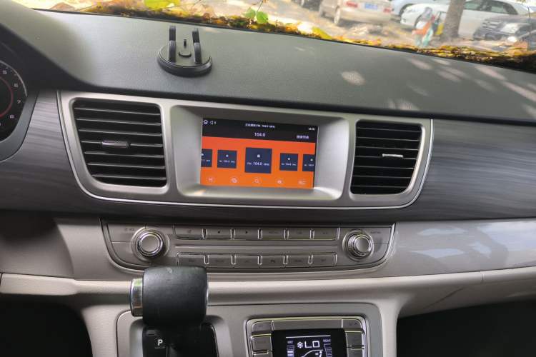 Used SAIC MAXUS G10 2019 PLUS 2.0T Automatic Elite Edition China VI Standard Audio And AC Panel