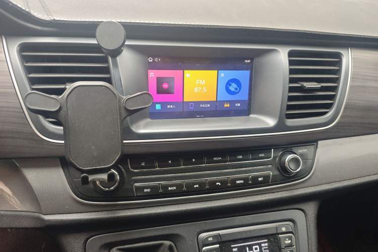 Used SAIC MAXUS G10 2019 PLUS 1.9T Manual Elite Edition Diesel China V Standard Audio And AC Panel