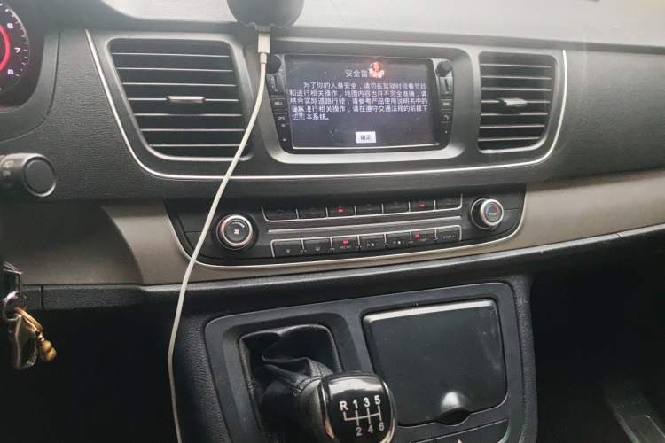 Used SAIC MAXUS G10 2019 PLUS 2.0T Manual Smart Edition China V Standard Audio And AC Panel