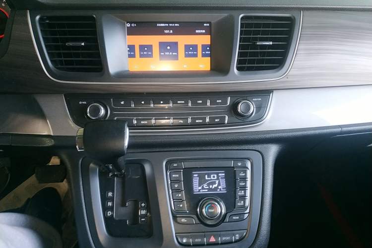 Used SAIC MAXUS G10 2019 Facelift PLUS 2.0T Automatic Elite Edition China VI Audio And AC Panel