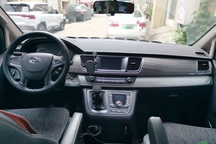 Used SAIC MAXUS G10 2019 PLUS 1.9T Manual Elite Edition Diesel China V Standard Center Console