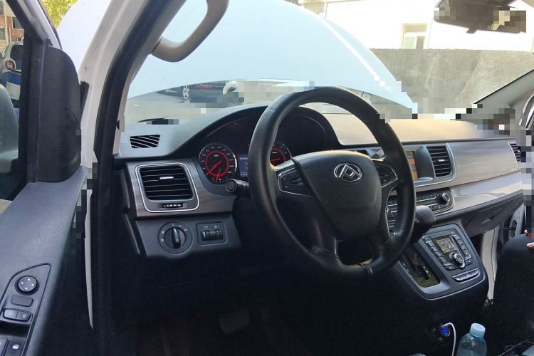 Used SAIC MAXUS G10 2019 Facelift PLUS 2.0T Automatic Elite Edition China VI Center Console