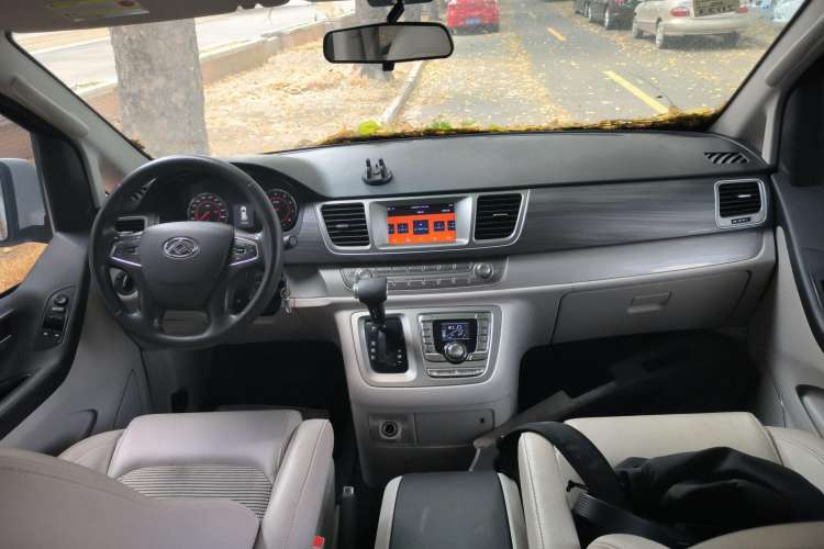 Used SAIC MAXUS G10 2019 PLUS 2.0T Automatic Elite Edition China VI Standard Center Console