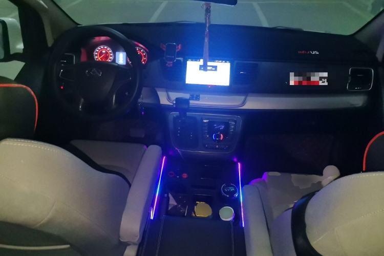 Used SAIC MAXUS G10 2019 Facelift PLUS 2.0T Automatic Smart Edition China VI Standard Center Console