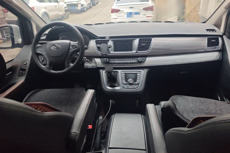 Used SAIC MAXUS G10 2019 PLUS 1.9T Manual Elite Edition Diesel China V Standard Center Console