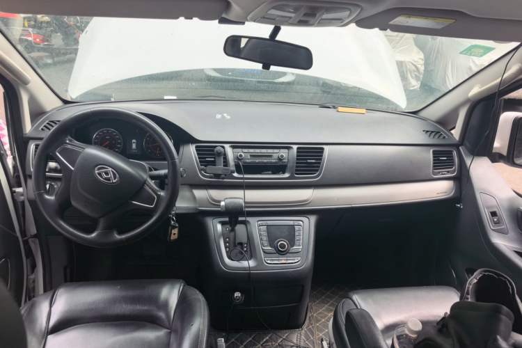 Used SAIC MAXUS G10 2019 PLUS 2.0T Automatic Smart Edition China V Standard Center Console