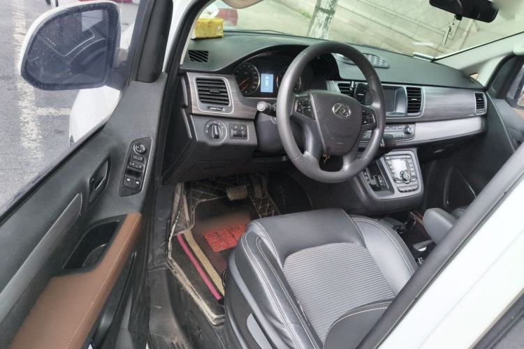 Used SAIC MAXUS G10 2019 Facelift PLUS 2.0T Automatic Elite Edition China VI Center Console