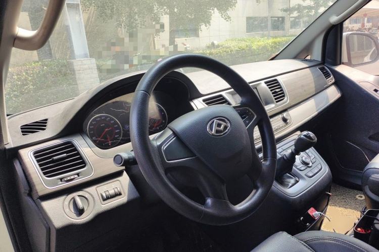 Used SAIC MAXUS G10 2019 PLUS 1.9T Manual Elite Edition Diesel China V Standard Center Console