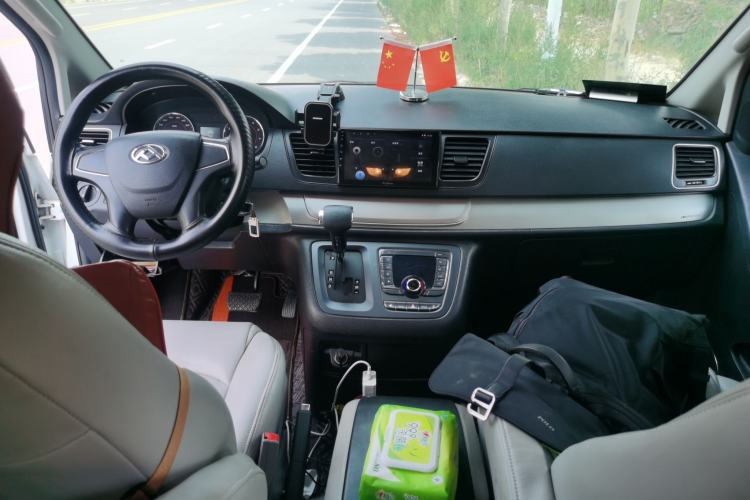 Used SAIC MAXUS G10 2019 Facelift PLUS 2.0T Automatic Smart Edition China VI Standard Center Console