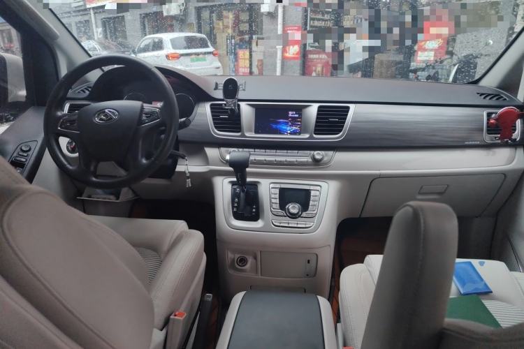Used SAIC MAXUS G10 2019 PLUS 2.0T Automatic Elite Edition China VI Standard Center Console