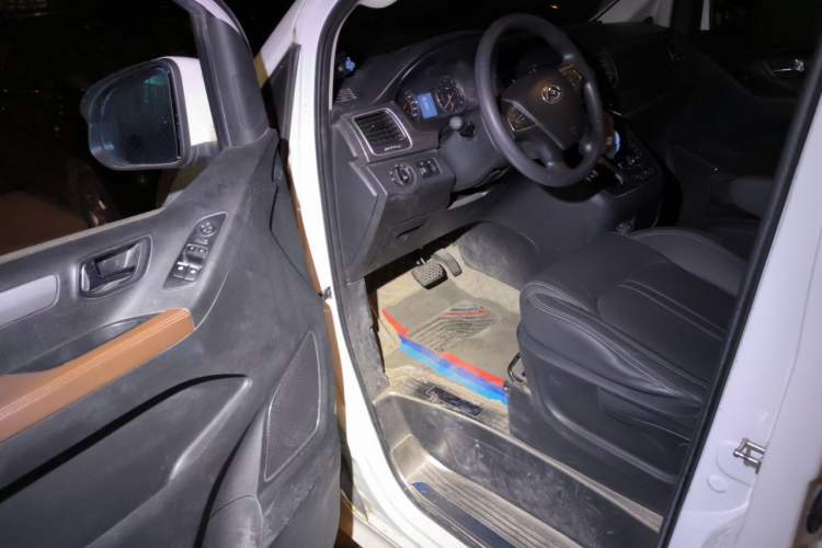 Used SAIC MAXUS G10 2019 Facelift PLUS 2.0T Automatic Elite Edition China VI Driver Seat