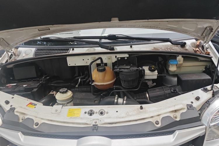 Used SAIC MAXUS G10 2019 PLUS 2.0T Manual Smart Edition China V Standard Engine Bay