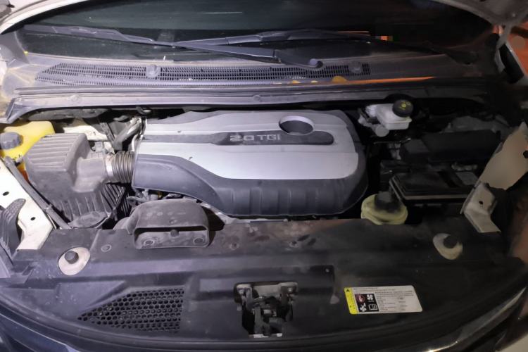 Used SAIC MAXUS G10 2019 Facelift PLUS 2.0T Automatic Elite Edition China VI Engine Bay