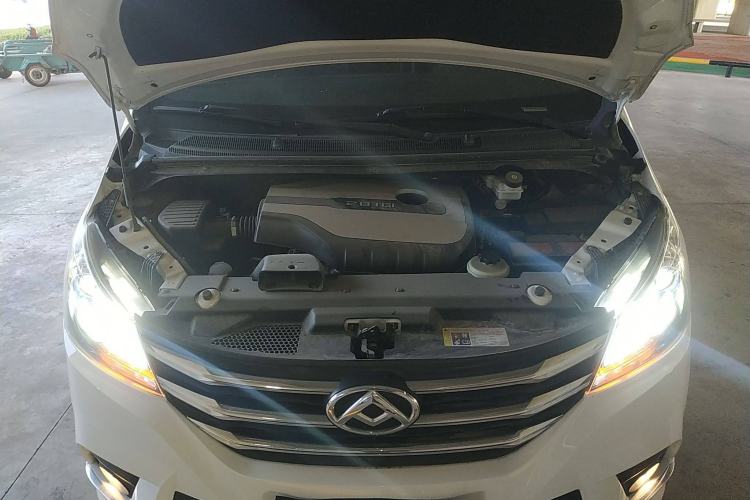 Used SAIC MAXUS G10 2019 Facelift PLUS 2.0T Automatic Elite Edition China VI Engine Bay
