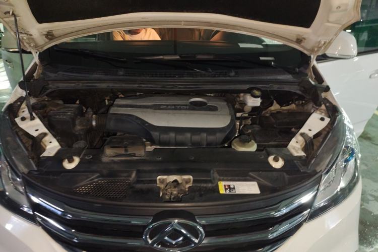 Used SAIC MAXUS G10 2019 Facelift PLUS 2.0T Automatic Elite Edition China VI Engine Bay