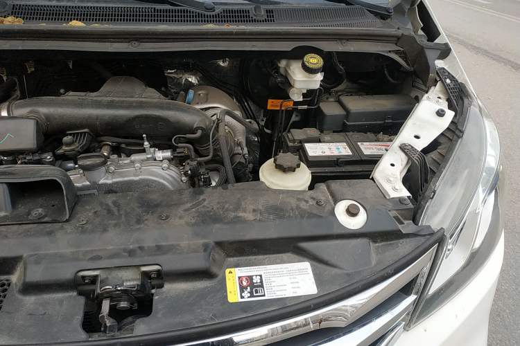 Used SAIC MAXUS G10 2019 Facelift PLUS 2.0T Automatic Elite Edition China VI Engine Bay Left
