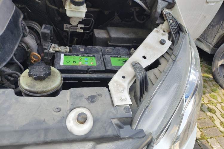 Used SAIC MAXUS G10 2019 PLUS 1.9T Manual Elite Edition Diesel China V Standard Engine Bay Left