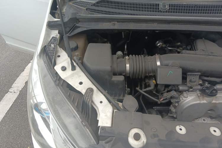 Used SAIC MAXUS G10 2019 PLUS 2.0T Automatic Elite Edition China VI Standard Engine Bay Right