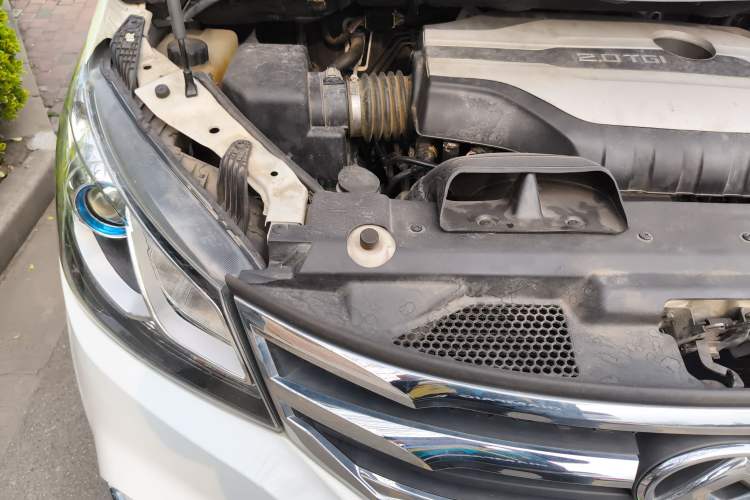 Used SAIC MAXUS G10 2019 Facelift PLUS 2.0T Automatic Elite Edition China VI Engine Bay Right