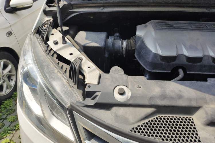 Used SAIC MAXUS G10 2019 PLUS 1.9T Manual Elite Edition Diesel China V Standard Engine Bay Right