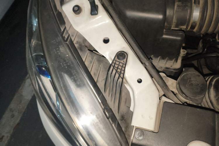 Used SAIC MAXUS G10 2019 Facelift PLUS 2.0T Automatic Smart Edition China VI Standard Engine Bay Right