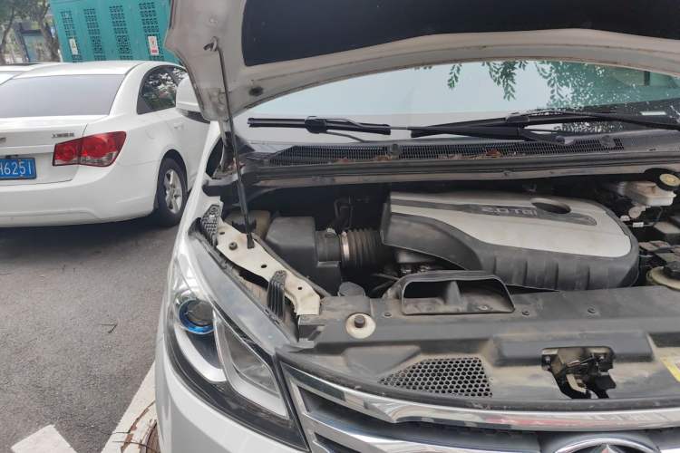 Used SAIC MAXUS G10 2019 PLUS 2.0T Automatic Elite Edition China VI Standard Engine Bay Right