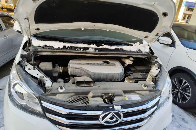 Used SAIC MAXUS G10 2019 Facelift PLUS 2.0T Automatic Elite Edition China VI Engine Bay