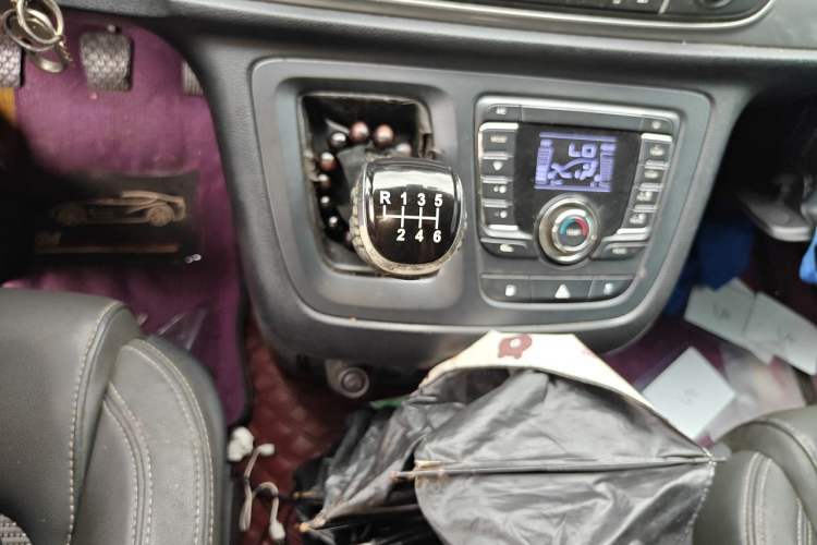 Used SAIC MAXUS G10 2019 Facelift PLUS 1.9T Manual Elite Edition Diesel China V Standard Gear Lever