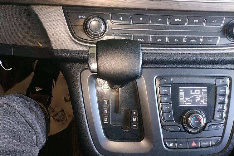 Used SAIC MAXUS G10 2019 Facelift PLUS 2.0T Automatic Elite Edition China VI Gear Lever