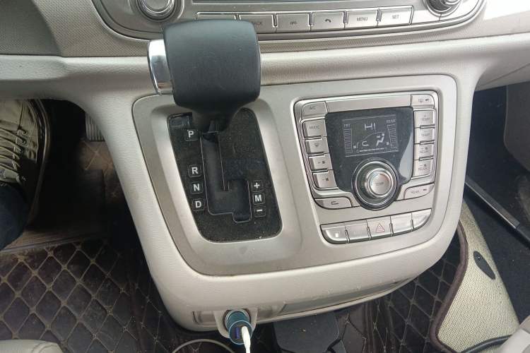 Used SAIC MAXUS G10 2019 PLUS 2.0T Automatic Elite Edition China VI Standard Gear Lever