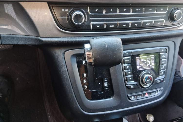 Used SAIC MAXUS G10 2019 Facelift PLUS 2.0T Automatic Elite Edition China VI Gear Lever