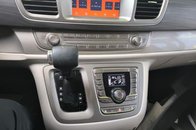 Used SAIC MAXUS G10 2019 PLUS 2.0T Automatic Elite Edition China VI Standard Gear Lever