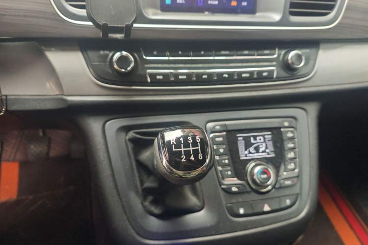 Used SAIC MAXUS G10 2019 PLUS 1.9T Manual Elite Edition Diesel China V Standard Gear Lever