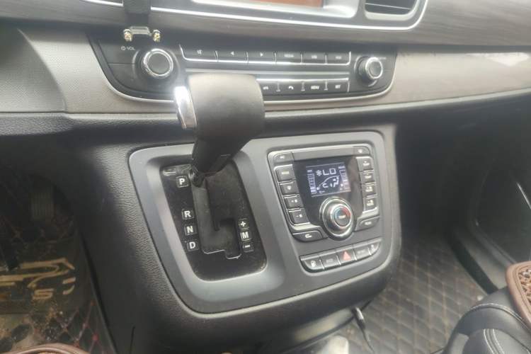 Used SAIC MAXUS G10 2019 PLUS 2.0T Automatic Elite Edition China V Standard Gear Lever
