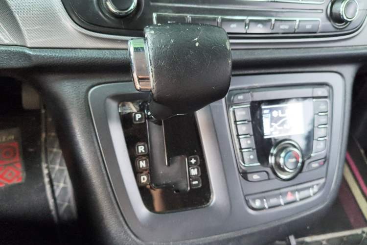 Used SAIC MAXUS G10 2019 Facelift PLUS 2.0T Automatic Elite Edition China VI Gear Lever