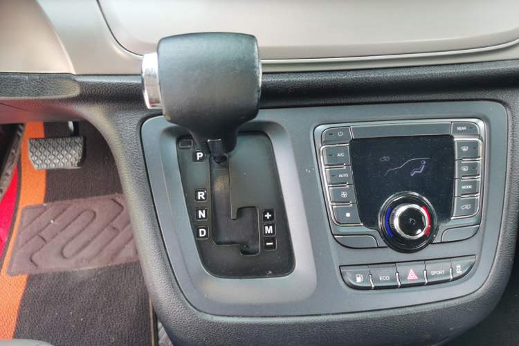 Used SAIC MAXUS G10 2019 Facelift PLUS 2.0T Automatic Smart Edition China VI Standard Gear Lever