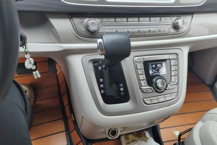 Used SAIC MAXUS G10 2019 PLUS 2.0T Automatic Elite Edition China VI Standard Gear Lever