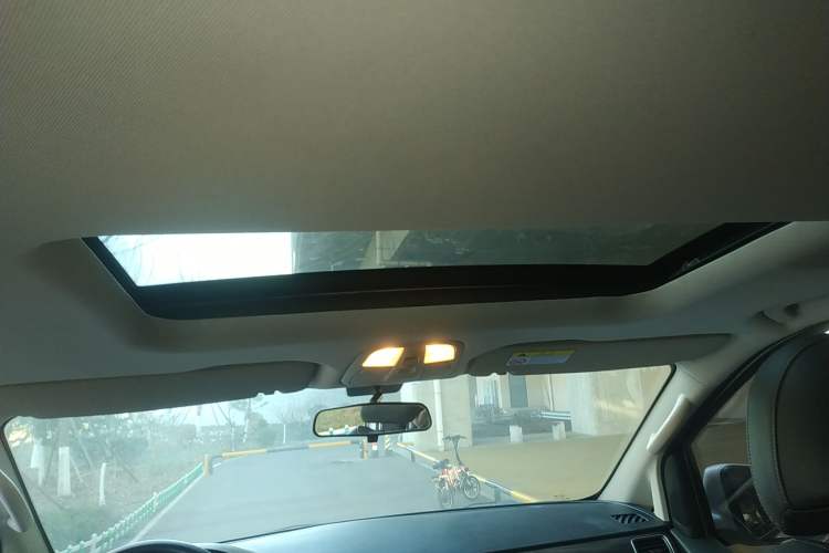 Used SAIC MAXUS G10 2019 Facelift PLUS 2.0T Automatic Elite Edition China VI Headliner