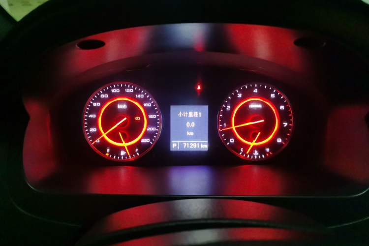 Used SAIC MAXUS G10 2019 Facelift PLUS 2.0T Automatic Smart Edition China VI Standard Instrument Cluster
