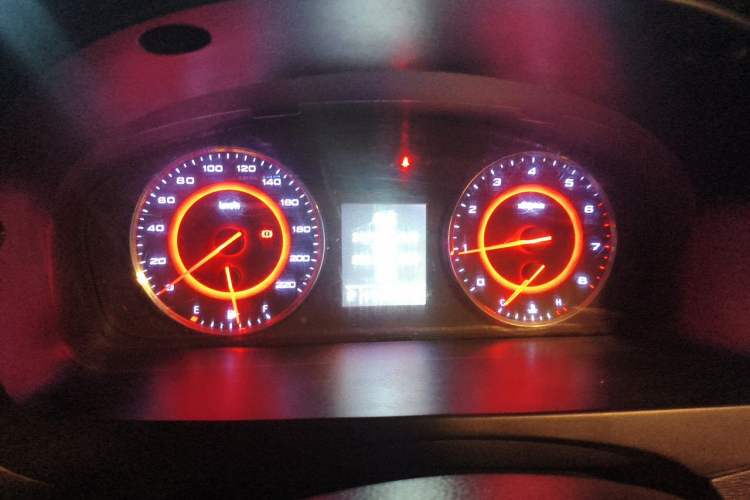 Used SAIC MAXUS G10 2019 Facelift PLUS 2.0T Automatic Smart Edition China VI Standard Instrument Cluster