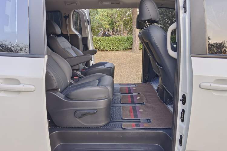 Used SAIC MAXUS G10 2019 Facelift PLUS 2.0T Automatic Elite Edition China VI Interior 13