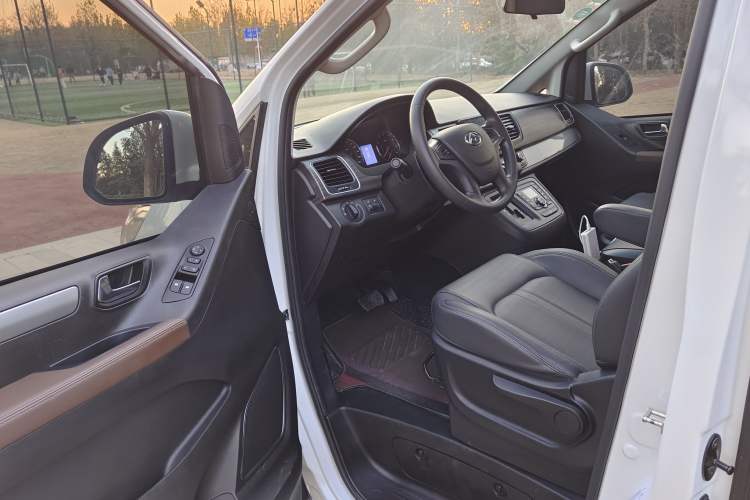 Used SAIC MAXUS G10 2019 Facelift PLUS 2.0T Automatic Elite Edition China VI Interior 15
