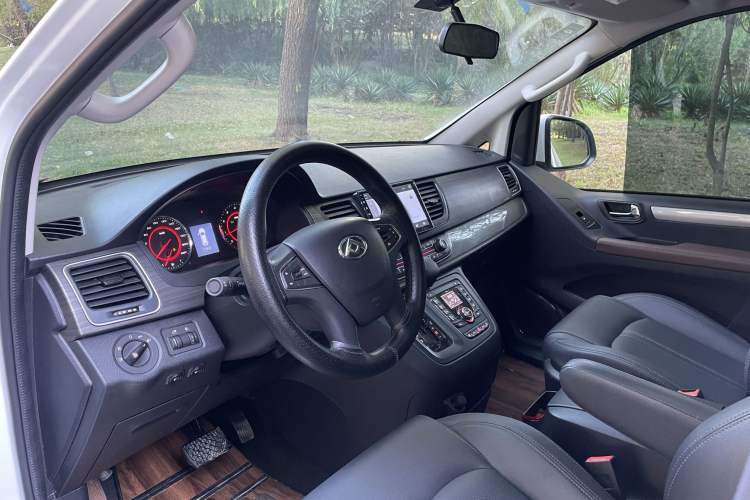 Used SAIC MAXUS G10 2019 Facelift PLUS 2.0T Automatic Elite Edition China VI Interior 2