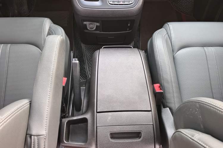 Used SAIC MAXUS G10 2019 Facelift PLUS 2.0T Automatic Elite Edition China VI Interior 2
