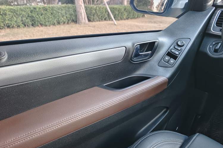 Used SAIC MAXUS G10 2019 Facelift PLUS 2.0T Automatic Elite Edition China VI Interior 3