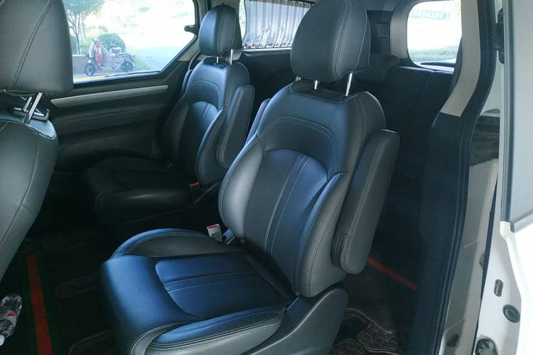 Used SAIC MAXUS G10 2019 Facelift PLUS 2.0T Automatic Elite Edition China VI Interior 4