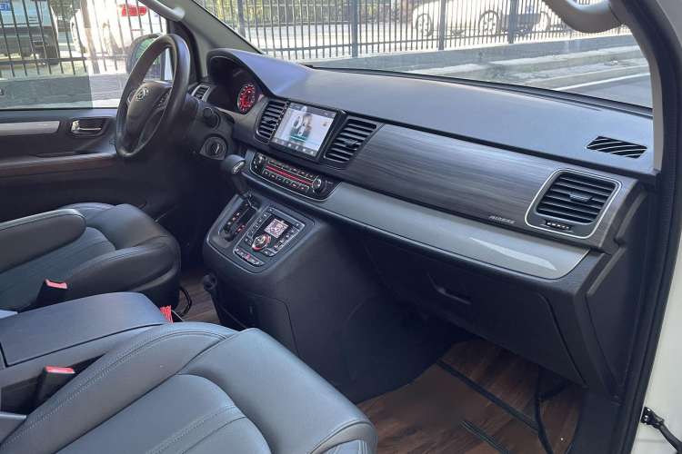 Used SAIC MAXUS G10 2019 Facelift PLUS 2.0T Automatic Elite Edition China VI Interior 4