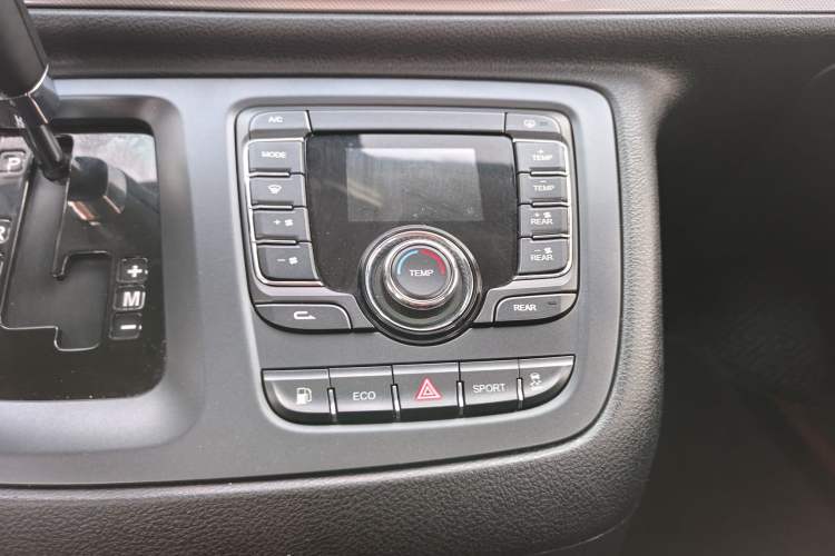 Used SAIC MAXUS G10 2019 Facelift PLUS 2.0T Automatic Elite Edition China VI Interior 4