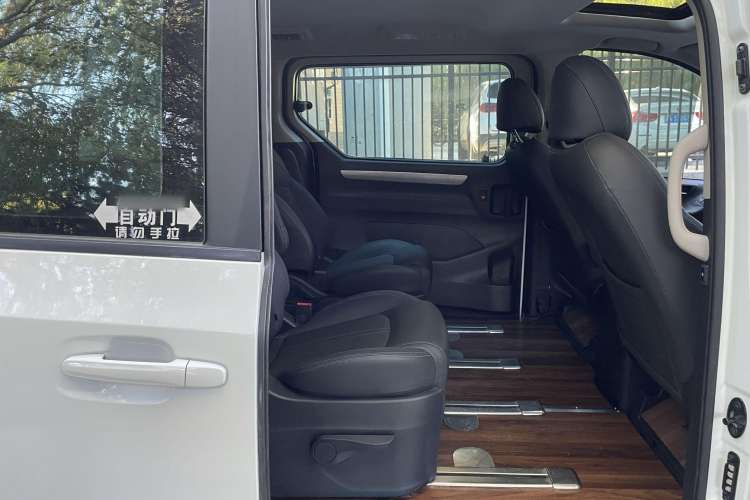 Used SAIC MAXUS G10 2019 Facelift PLUS 2.0T Automatic Elite Edition China VI Interior 5