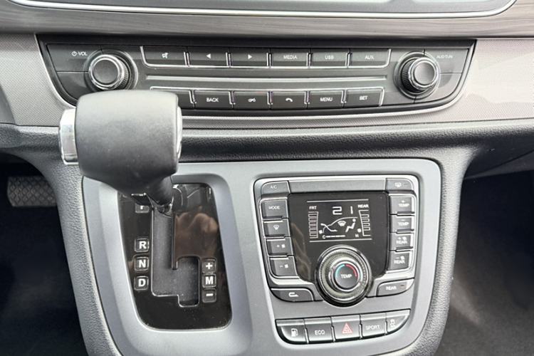 Used SAIC MAXUS G10 2019 PLUS 2.0T Automatic Elite Edition China VI Standard Interior 5